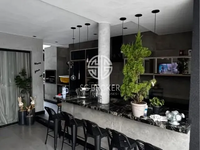Casa com 320m² 6 quartos e 8 banheiros, à venda, no bairro Barra da Tijuca em Rio de Janeiro