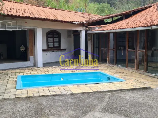 Casa com 1m² 4 quartos e 1 banheiro, para alugar, no bairro Maracanã em Barra do Piraí