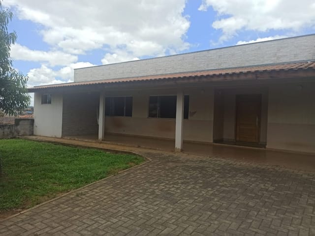 Casa a venda em Oficinas, 2 dormitórios, terreno com 712m2