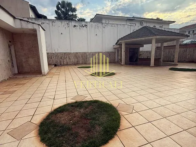 Casa com 870m², à venda, no bairro Jardim Cuiabá em Cuiabá