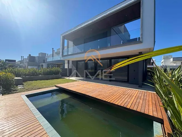 Casa com 390m² 3 quartos e 2 banheiros, à venda, no bairro Laranjal em Pelotas