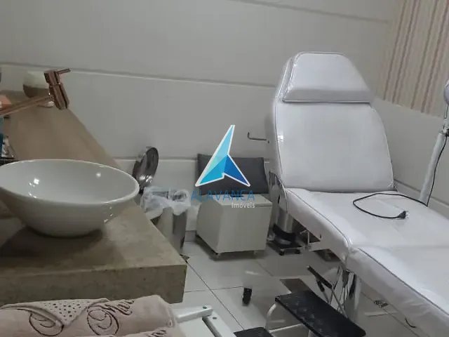 Casa com 420m², à venda, no bairro Esplanada em Governador Valadares