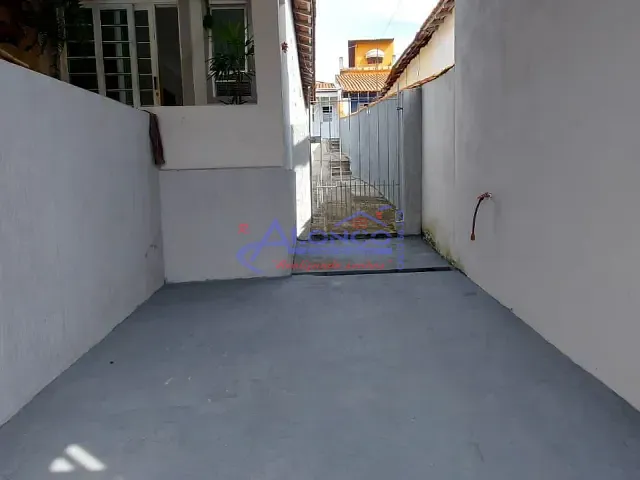 Casa 1 quarto e 1 banheiro, para alugar, no bairro Parque Santo Antônio em Jacareí