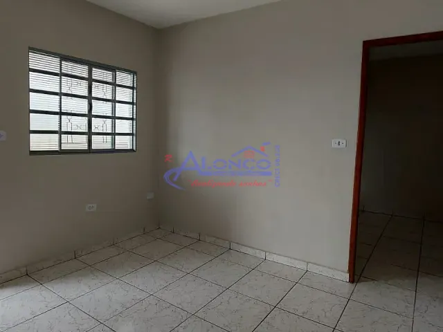 Casa 1 quarto e 1 banheiro, para alugar, no bairro Parque Santo Antônio em Jacareí