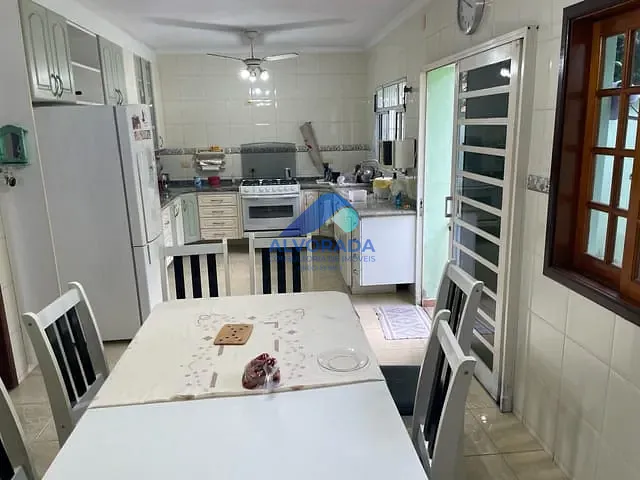 Casa com 330m² 3 quartos e 5 banheiros, à venda, no bairro Jardim América em São José dos Campos