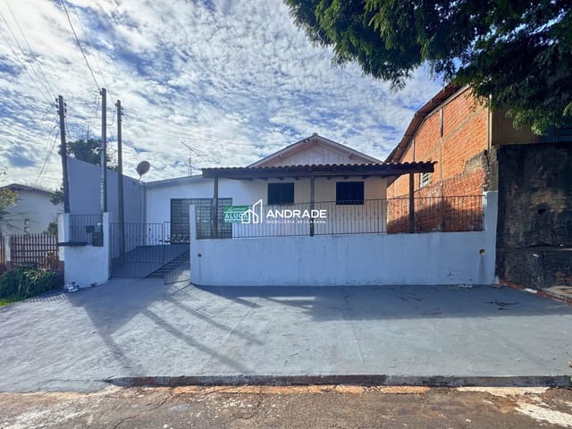 Casa 2 quartos e 3 banheiros, à venda ou para alugar, no bairro Jardim Diamantina em Apucarana