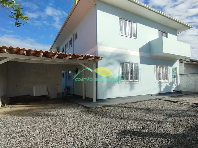 Casa com 405m² 7 quartos e 5 banheiros, à venda, no bairro Carianos em Florianópolis