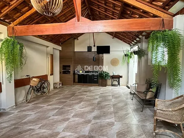 Casa com 150m² 2 quartos e 2 banheiros, à venda, no bairro Centro em Poços de Caldas