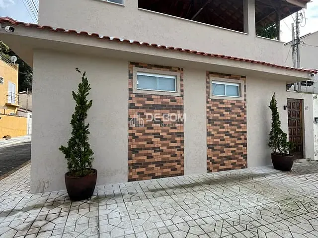 Casa com 150m² 2 quartos e 2 banheiros, à venda, no bairro Centro em Poços de Caldas