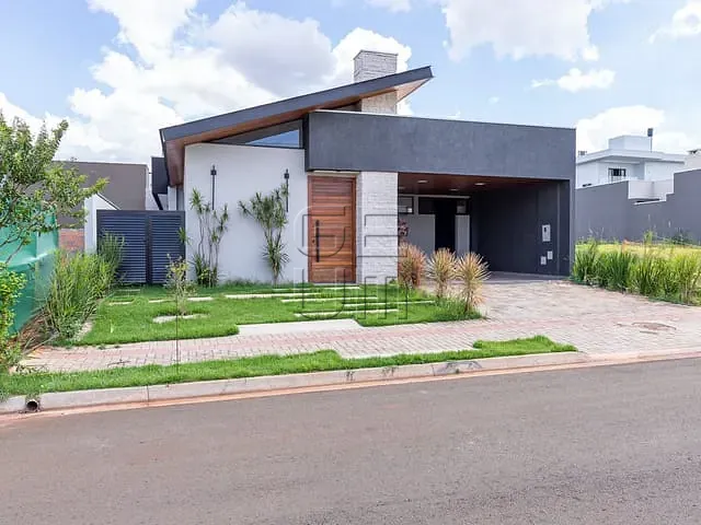 Casa com 300m² 3 quartos e 3 banheiros, à venda, no bairro Vila Salomé em Cambé