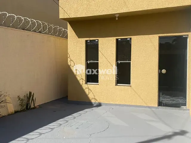 Casa 2 quartos e 2 banheiros, para alugar, no bairro Carolina Parque Extensão em Goiânia
