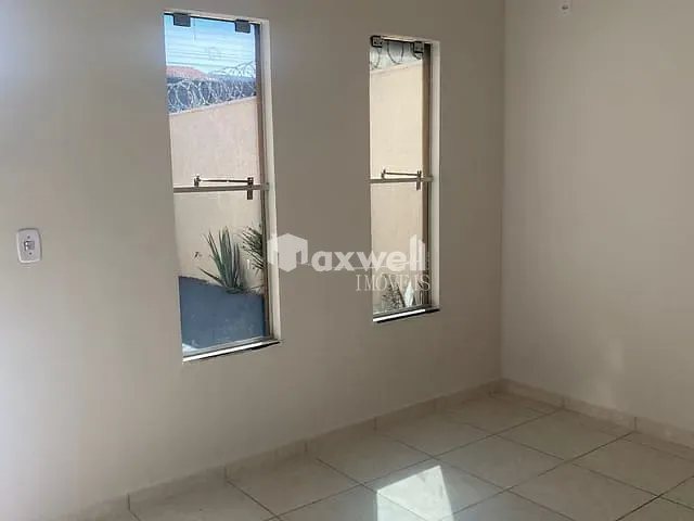 Casa 2 quartos e 2 banheiros, para alugar, no bairro Carolina Parque Extensão em Goiânia