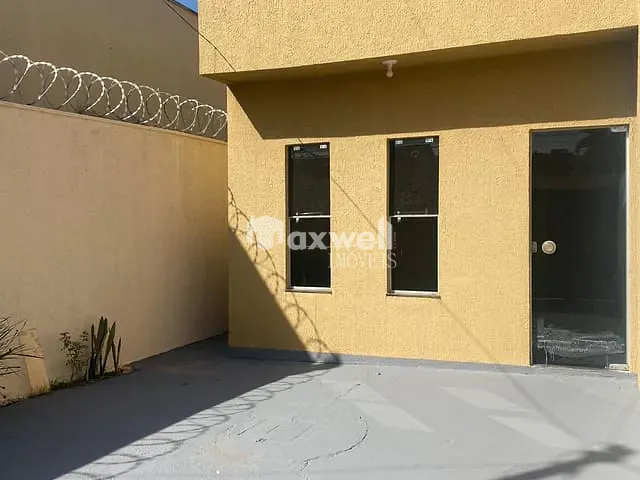 Casa 2 quartos e 2 banheiros, para alugar, no bairro Carolina Parque Extensão em Goiânia