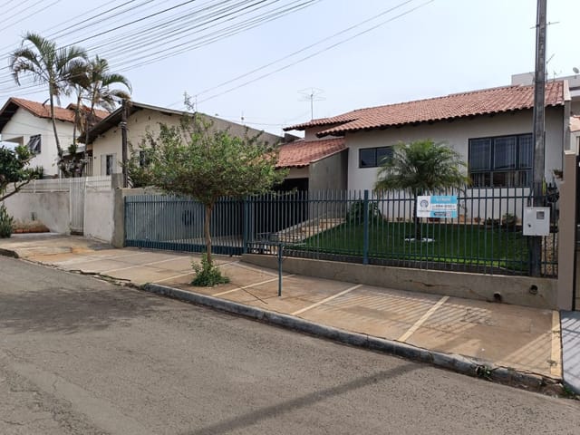 Casa com 300m² 3 quartos e 2 banheiros, à venda, no bairro Jardim Vila Rica em Cambé