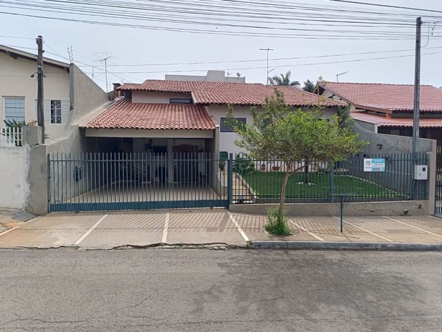 Casa com 300m² 3 quartos e 2 banheiros, à venda, no bairro Jardim Vila Rica em Cambé