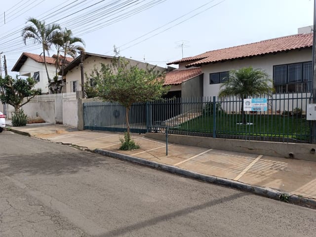 Casa com 300m² 3 quartos e 2 banheiros, à venda, no bairro Jardim Vila Rica em Cambé