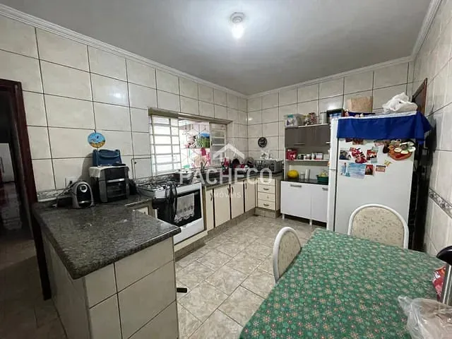 Casa 3 quartos e 2 banheiros, à venda, no bairro Residencial Furlan em Santa Bárbara D'Oeste