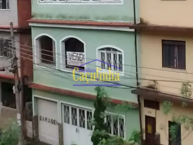 Casa com 1m² 4 quartos e 2 banheiros, à venda ou para alugar, no bairro Centro em Barra do Piraí