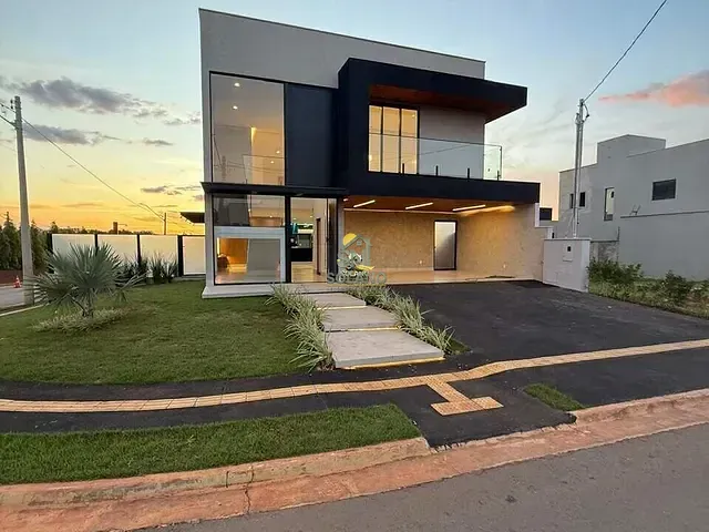 Casa com 384m² 3 quartos e 5 banheiros, à venda, no bairro Jardins Capri em Senador Canedo