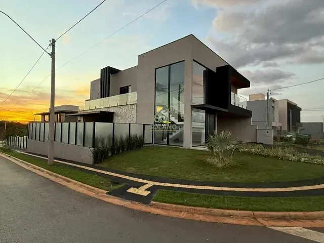 Casa com 384m² 3 quartos e 5 banheiros, à venda, no bairro Jardins Capri em Senador Canedo