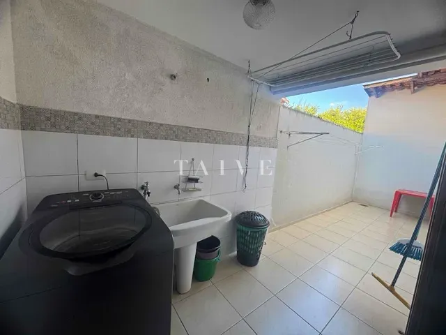 Casa com 293m² 3 quartos e 3 banheiros, à venda, no bairro Leonor em Londrina