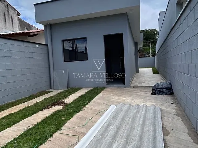 Casa 2 quartos e 2 banheiros, à venda, no bairro Jardim Layr em Mogi das Cruzes