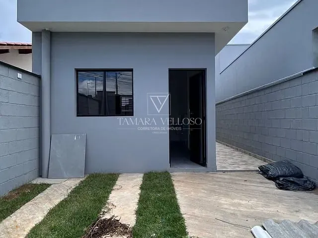 Casa 2 quartos e 2 banheiros, à venda, no bairro Jardim Layr em Mogi das Cruzes