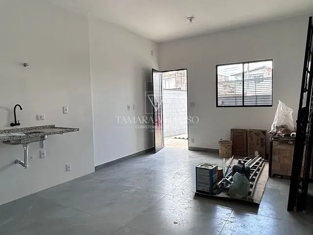 Casa 2 quartos e 2 banheiros, à venda, no bairro Jardim Layr em Mogi das Cruzes