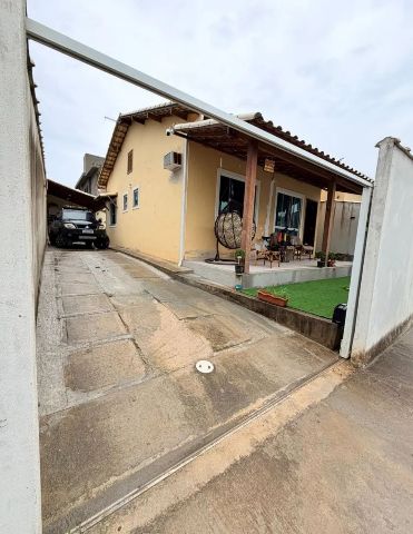 Casa 2 quartos e 2 banheiros, para alugar, no bairro Colinas em Rio das Ostras