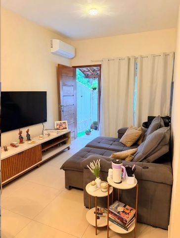 Casa 2 quartos e 2 banheiros, para alugar, no bairro Colinas em Rio das Ostras