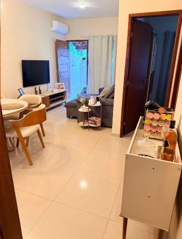 Casa 2 quartos e 2 banheiros, para alugar, no bairro Colinas em Rio das Ostras