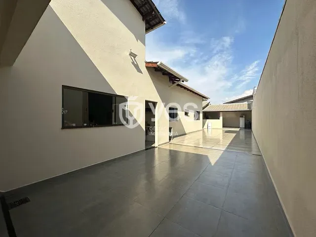 Casa com 368m² 3 quartos e 2 banheiros, à venda, no bairro Boungaville em Araxá