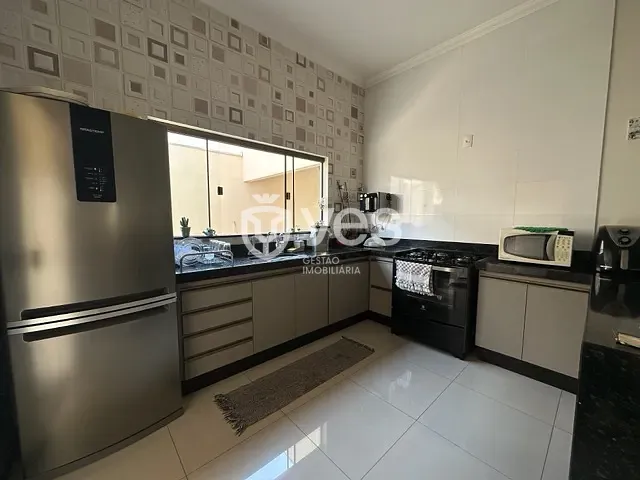 Casa com 368m² 3 quartos e 2 banheiros, à venda, no bairro Boungaville em Araxá