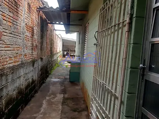 Casa com 250m² 3 quartos e 1 banheiro, para alugar, no bairro Parque Califórnia em Jacareí