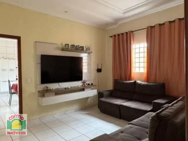 Casa com 357m² 4 quartos e 2 banheiros, à venda, no bairro Jardim Alexandrina em Anápolis