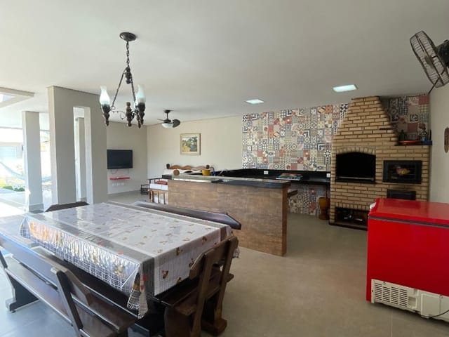 Casa com 1000m² 4 quartos e 3 banheiros, à venda, no bairro Residencial Vale das Nogueiras em Americana