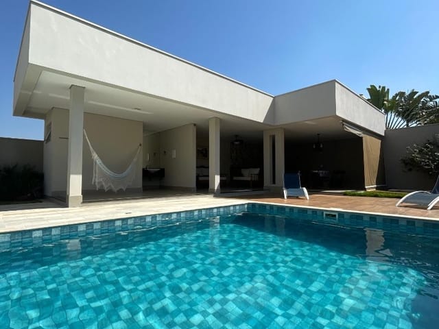 Casa com 1000m² 4 quartos e 3 banheiros, à venda, no bairro Residencial Vale das Nogueiras em Americana