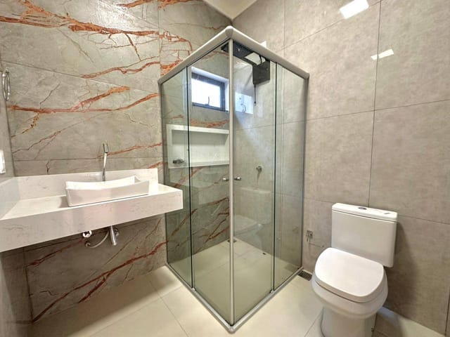 Casa com 250m² 3 quartos e 2 banheiros, à venda, no bairro Residencial Veneza em Nova Mutum