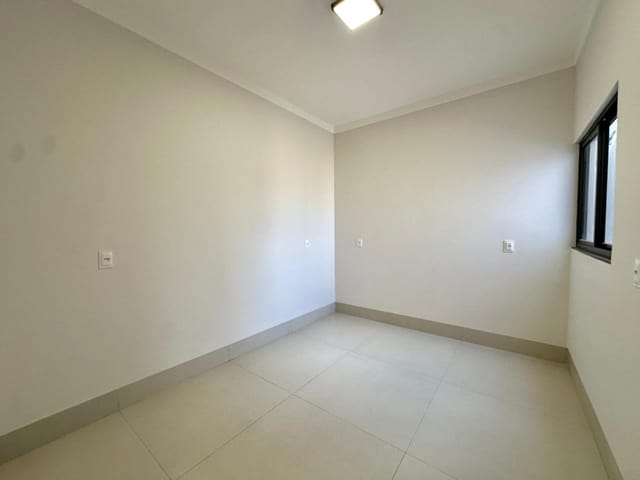 Casa com 250m² 3 quartos e 2 banheiros, à venda, no bairro Residencial Veneza em Nova Mutum