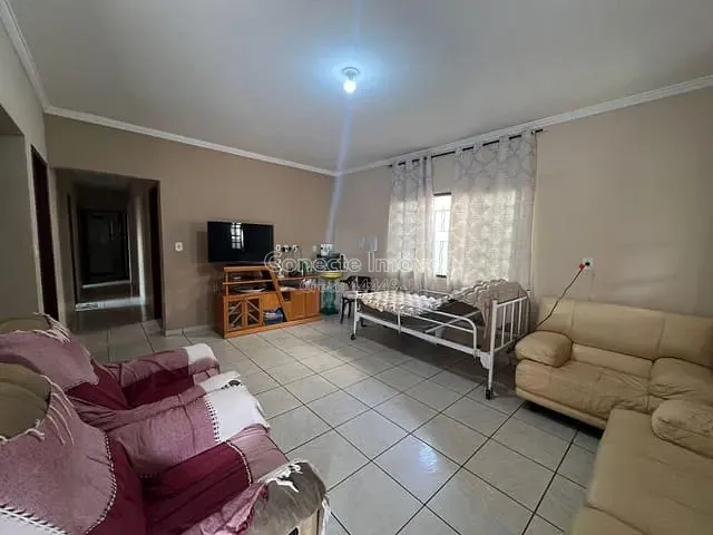 Casa com 250m² 4 quartos e 2 banheiros, à venda, no bairro Parque Residencial Groot em Holambra