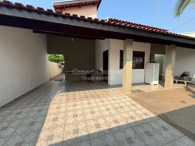 Casa com 250m² 4 quartos e 2 banheiros, à venda, no bairro Parque Residencial Groot em Holambra