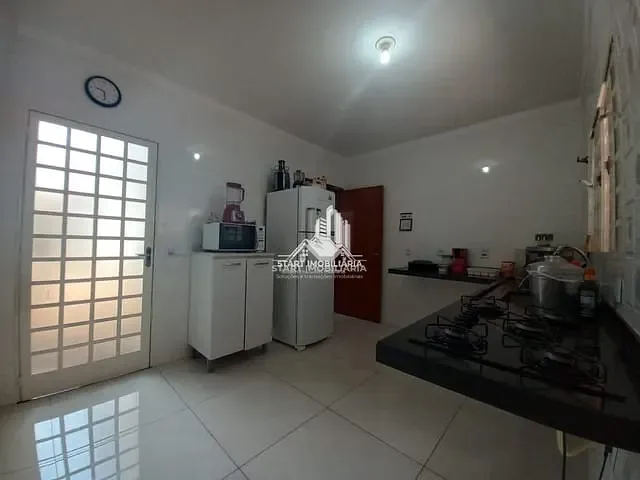 Casa 2 quartos e 2 banheiros, à venda, no bairro Freitas em Pederneiras