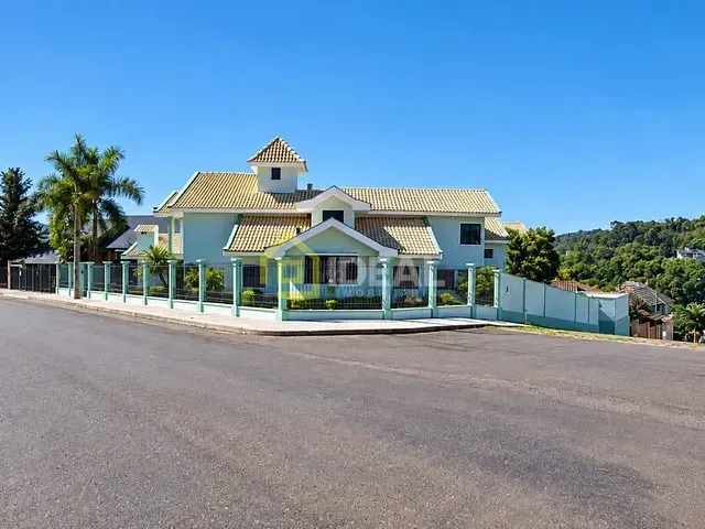 Casa 5 quartos e 6 banheiros, à venda, no bairro Floresta em Concórdia