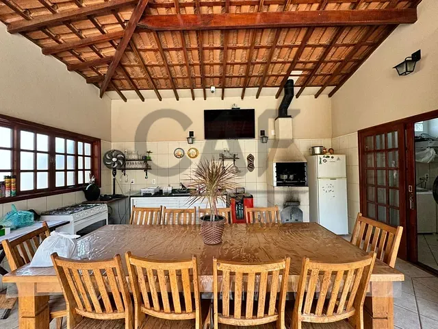 Casa com 1000m² 2 quartos e 3 banheiros, à venda, no bairro Villa de Holanda em Holambra