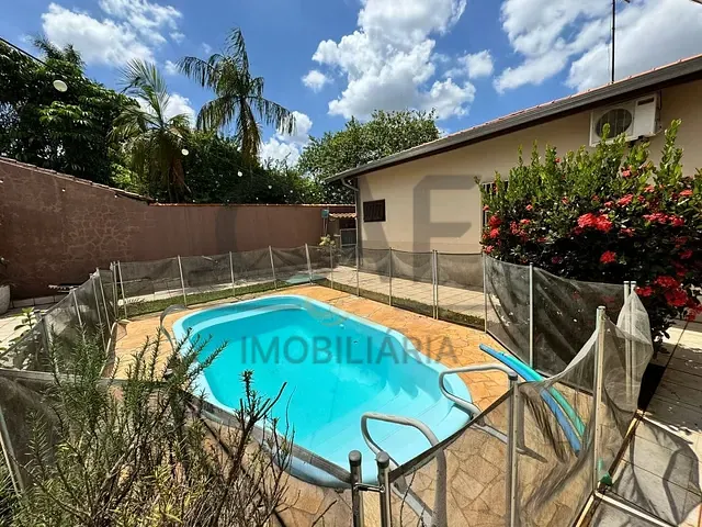 Casa com 1000m² 2 quartos e 3 banheiros, à venda, no bairro Villa de Holanda em Holambra