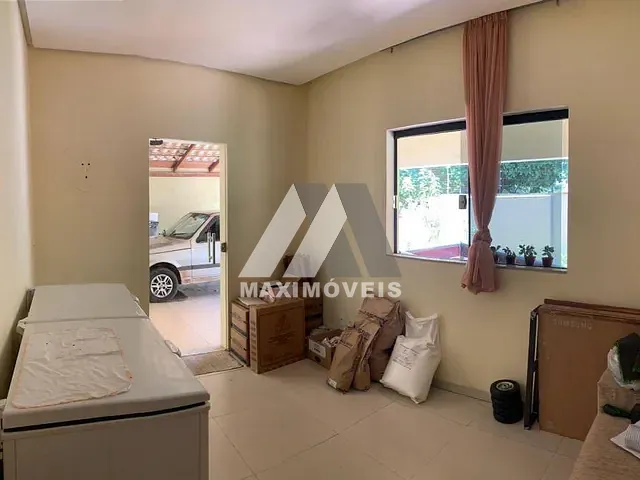 Casa 4 quartos e 2 banheiros, à venda, no bairro São José em Bom Despacho