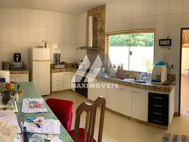 Casa 4 quartos e 2 banheiros, à venda, no bairro São José em Bom Despacho