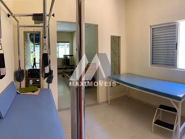 Casa 4 quartos e 2 banheiros, à venda, no bairro São José em Bom Despacho