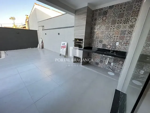 Casa com 250m² 3 quartos e 2 banheiros, à venda, no bairro Jardim Vista Alegre em Bragança Paulista