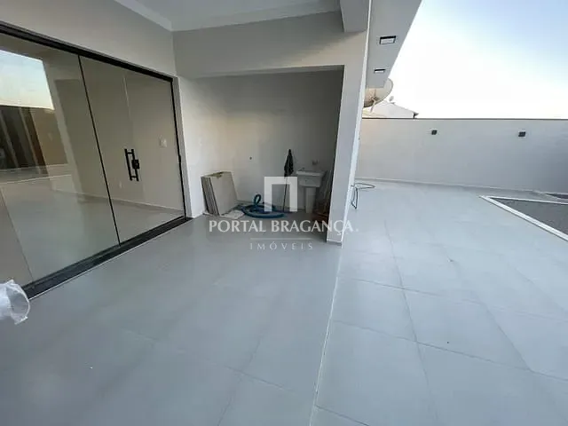 Casa com 250m² 3 quartos e 2 banheiros, à venda, no bairro Jardim Vista Alegre em Bragança Paulista